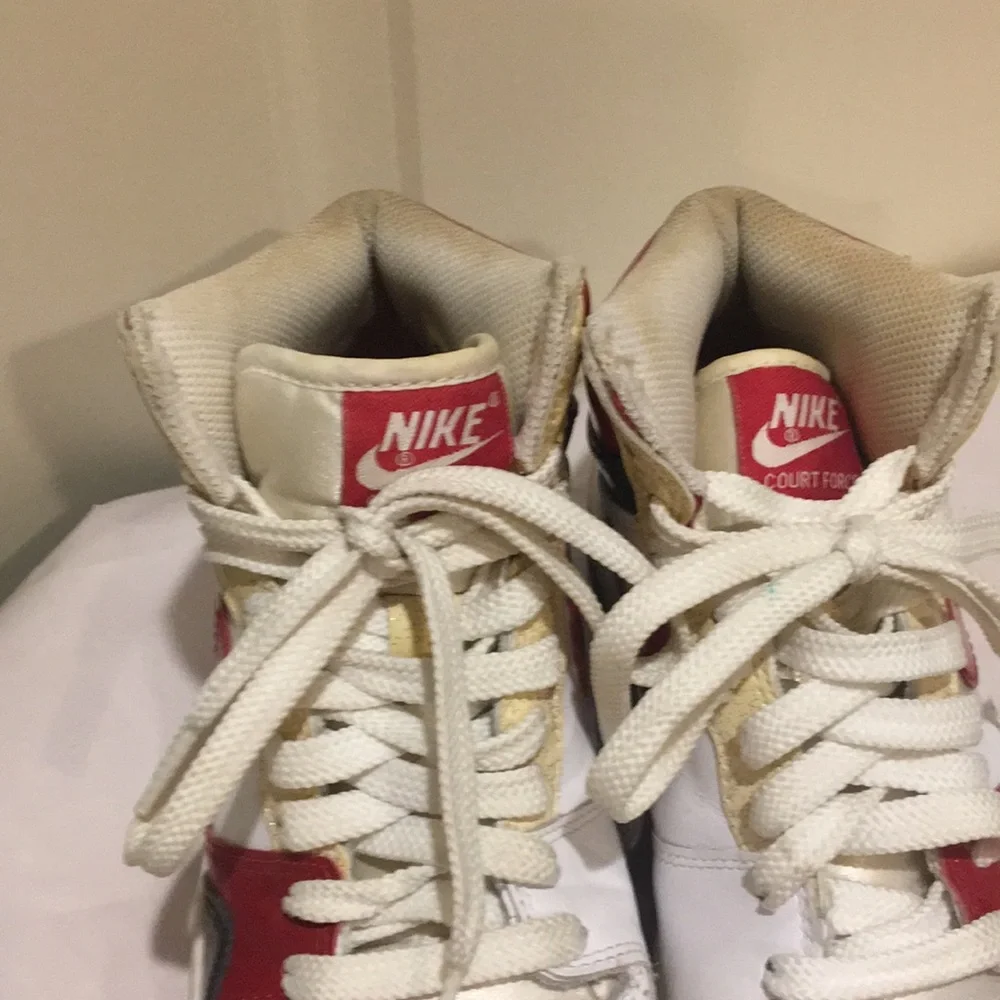 NIKE COURT FORCE women lace up Basketball High tops Sneakers 316117-161 size 7.5